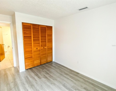 6036 Chesham Drive - Photo Thumbnail 11