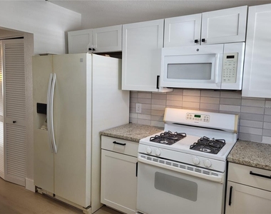 5521 80th Street N - Photo Thumbnail 7