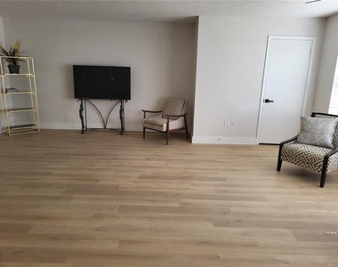 5521 80th Street N - Photo Thumbnail 3