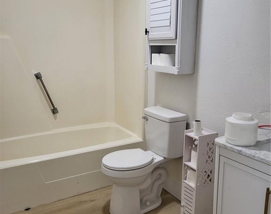 5521 80th Street N - Photo Thumbnail 15