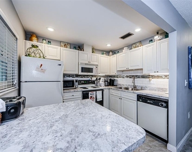 2700 Bayshore Boulevard - Photo Thumbnail 9
