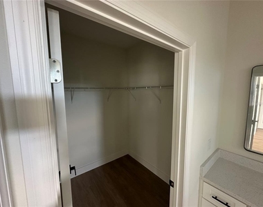 1323 E Derby Drive - Photo Thumbnail 11