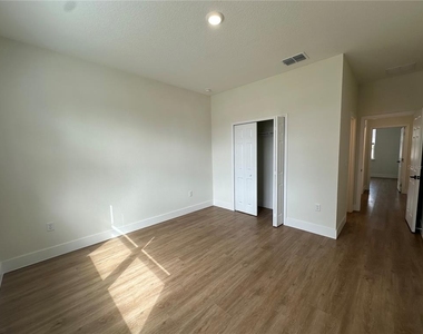 1323 E Derby Drive - Photo Thumbnail 14