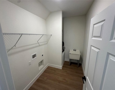 1323 E Derby Drive - Photo Thumbnail 12