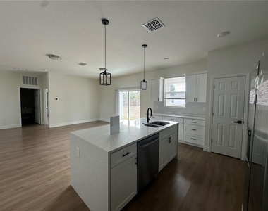 1323 E Derby Drive - Photo Thumbnail 6