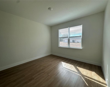 1323 E Derby Drive - Photo Thumbnail 15