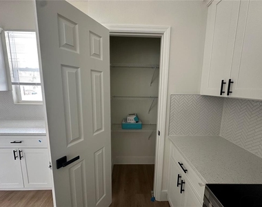 1323 E Derby Drive - Photo Thumbnail 3