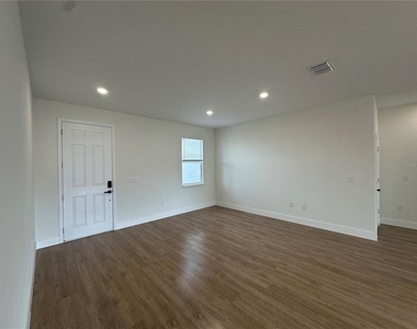 1323 E Derby Drive - Photo Thumbnail 1