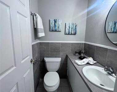 3857 W University Avenue - Photo Thumbnail 7