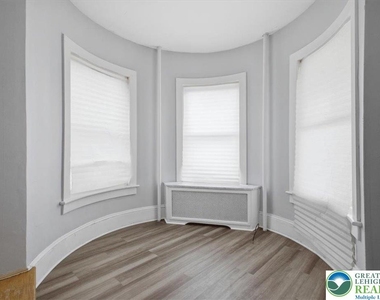 1229 Main Street - Photo Thumbnail 4