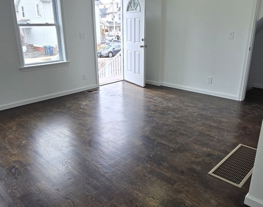 438 Park Street - Photo Thumbnail 2