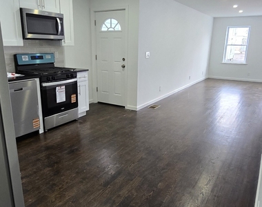 438 Park Street - Photo Thumbnail 3