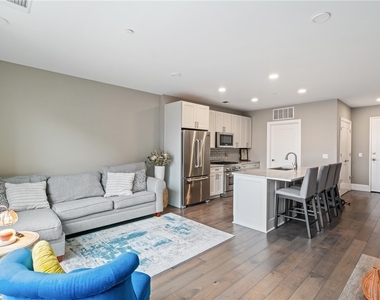 350 Oliver Ave - Photo Thumbnail 4