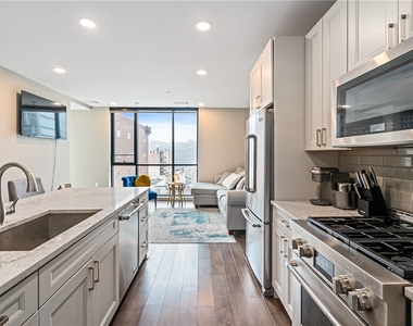 350 Oliver Ave - Photo Thumbnail 10