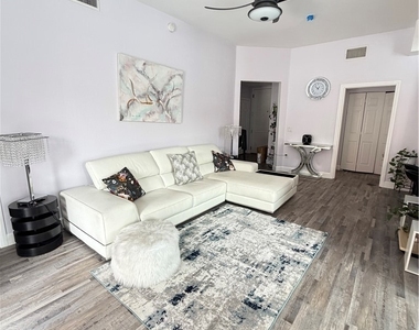87 E Agate Avenue - Photo Thumbnail 4