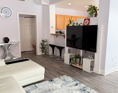 87 E Agate Avenue - Photo Thumbnail 5