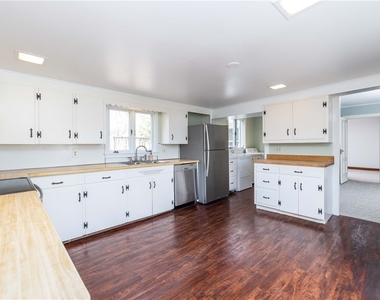 1253 Fairport Road - Photo Thumbnail 10