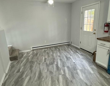 79 Lexington Boulevard - Photo Thumbnail 3