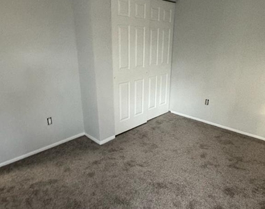 79 Lexington Boulevard - Photo Thumbnail 12