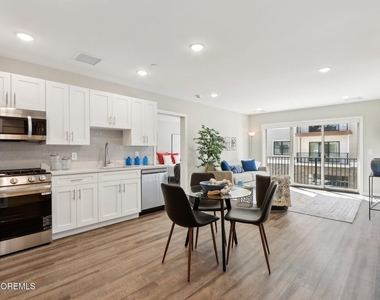 272 Willow Avenue - Photo Thumbnail 5