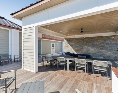 272 Willow Avenue - Photo Thumbnail 16