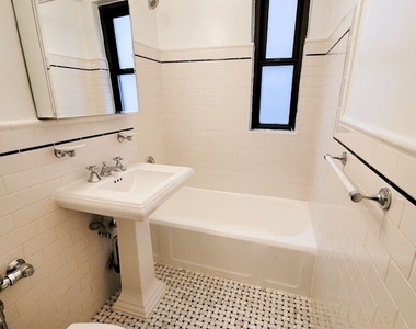 East 56 Street - Photo Thumbnail 6