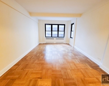 East 56 Street - Photo Thumbnail 2