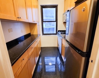 East 56 Street - Photo Thumbnail 5