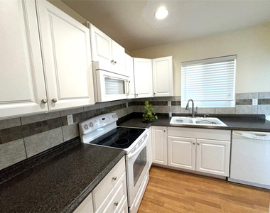 2100 Ne 38th Street - Photo Thumbnail 17
