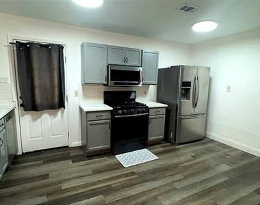 1115 Casa Drive - Photo Thumbnail 3