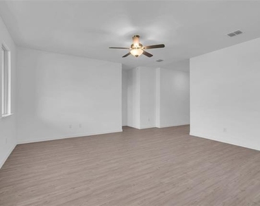 1309 Lazy Grove Drive - Photo Thumbnail 11