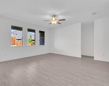 1309 Lazy Grove Drive - Photo Thumbnail 5