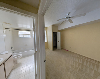 761 Sw 148th Avenue - Photo Thumbnail 8