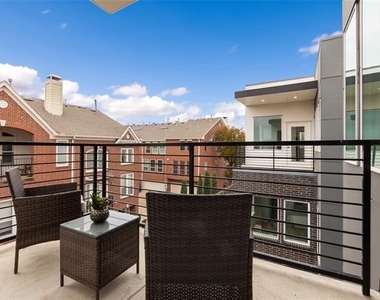 3915 N Hall Street - Photo Thumbnail 13
