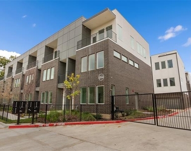 3915 N Hall Street - Photo Thumbnail 15