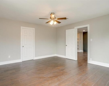 2932 Travis Avenue - Photo Thumbnail 9