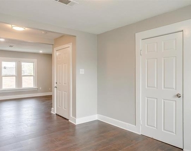 2932 Travis Avenue - Photo Thumbnail 21