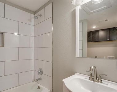 2932 Travis Avenue - Photo Thumbnail 17