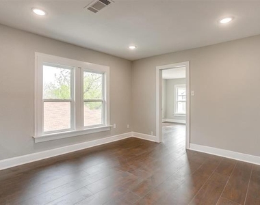 2932 Travis Avenue - Photo Thumbnail 4
