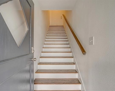 2932 Travis Avenue - Photo Thumbnail 3