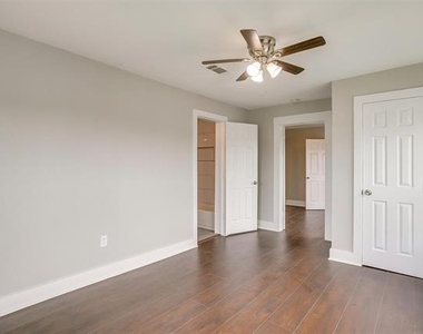 2932 Travis Avenue - Photo Thumbnail 22