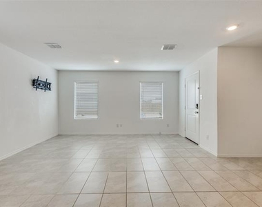 6723 Coulter Drive - Photo Thumbnail 4