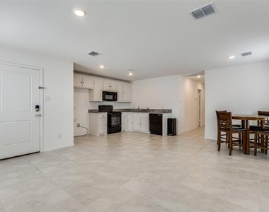 6723 Coulter Drive - Photo Thumbnail 6