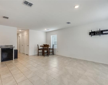 6723 Coulter Drive - Photo Thumbnail 5