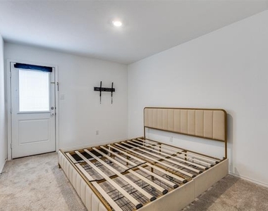 6723 Coulter Drive - Photo Thumbnail 12