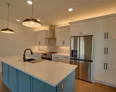 211 Cardinal Woods Court - Photo Thumbnail 6