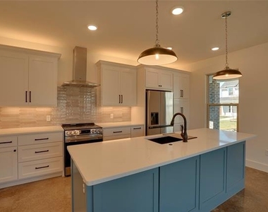 211 Cardinal Woods Court - Photo Thumbnail 3