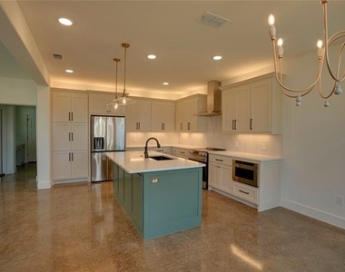 209 Cardinal Woods Court - Photo Thumbnail 2