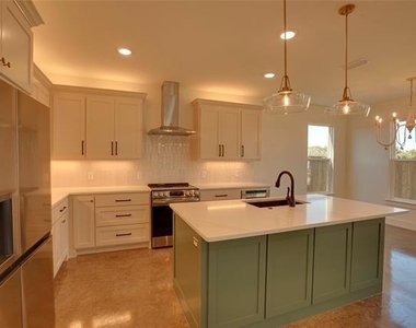209 Cardinal Woods Court - Photo Thumbnail 4