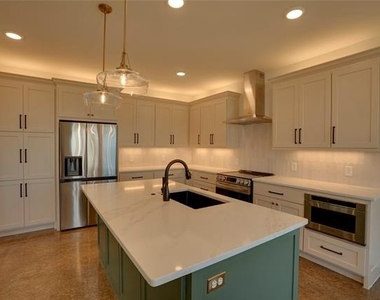209 Cardinal Woods Court - Photo Thumbnail 9